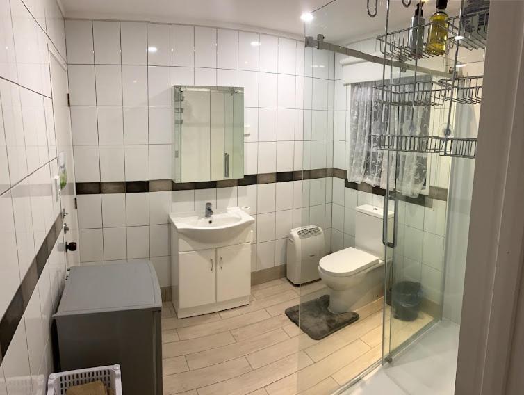 Self Contained En-Suite Private Bathroom, Private Entrance, Close To Shops & Hospital Homestay Хамилтън Екстериор снимка